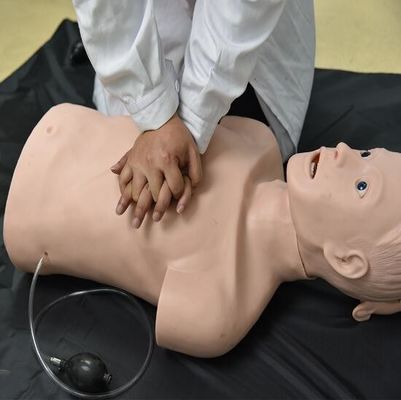 Migliorare le capacità di risposta alle emergenze con il manichino di rianimazione e intubation tracheale