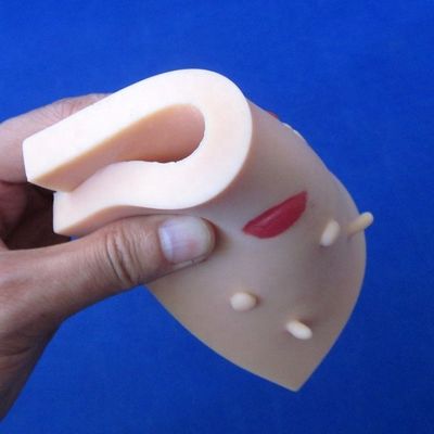 Perfezionare la dimostrazione di cura dei pazienti con manichino e modello di formazione sulle lesioni della pelle