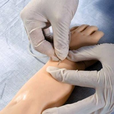 Corso di Scienze Mediche Modello di braccio di allenamento a venezione portatile con pelle sostitutiva