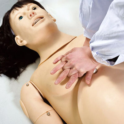 Manichino di addestramento al parto per simulazioni realistiche di emergenza materna e neonatale