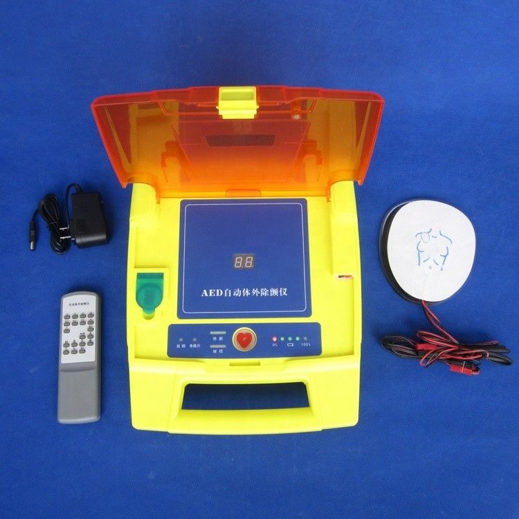Formazione automatizzata del defibrillatore cardiaco esterno a grandezza vitale con promozione della voce